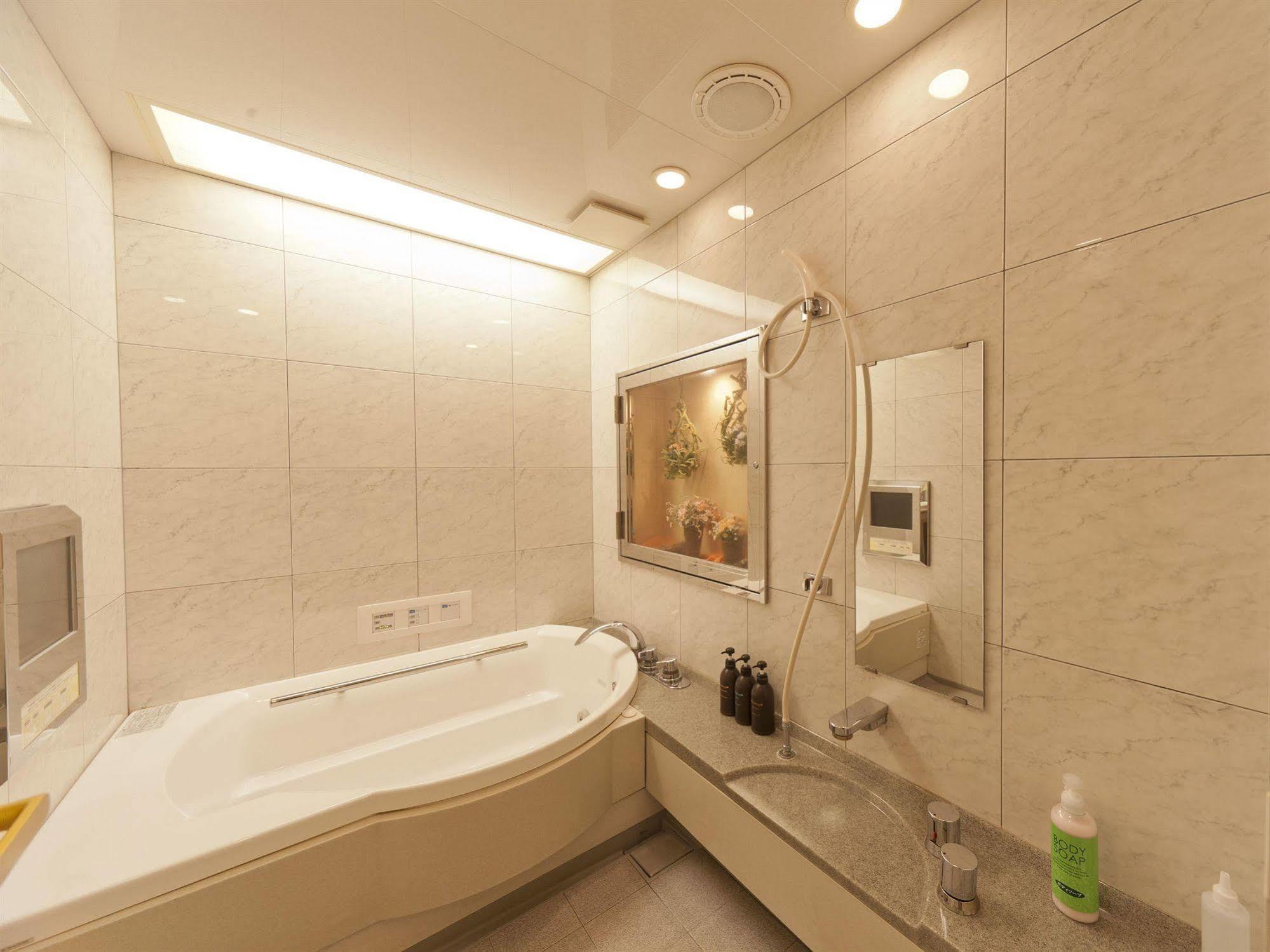 Hotel Fine Garden Juso (Adults Only) Osaka Buitenkant foto